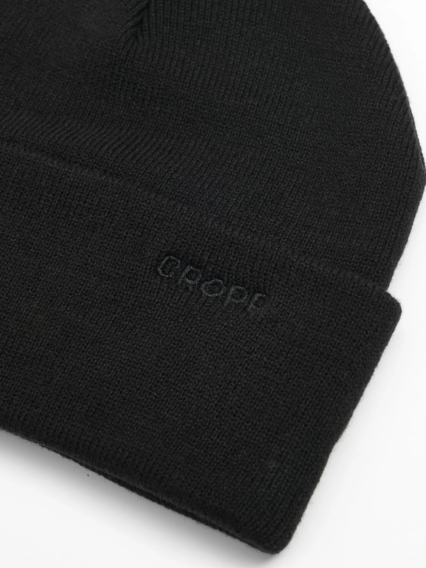 Cropp Czarna czapka beanie z naszywką | Czapki | Basic