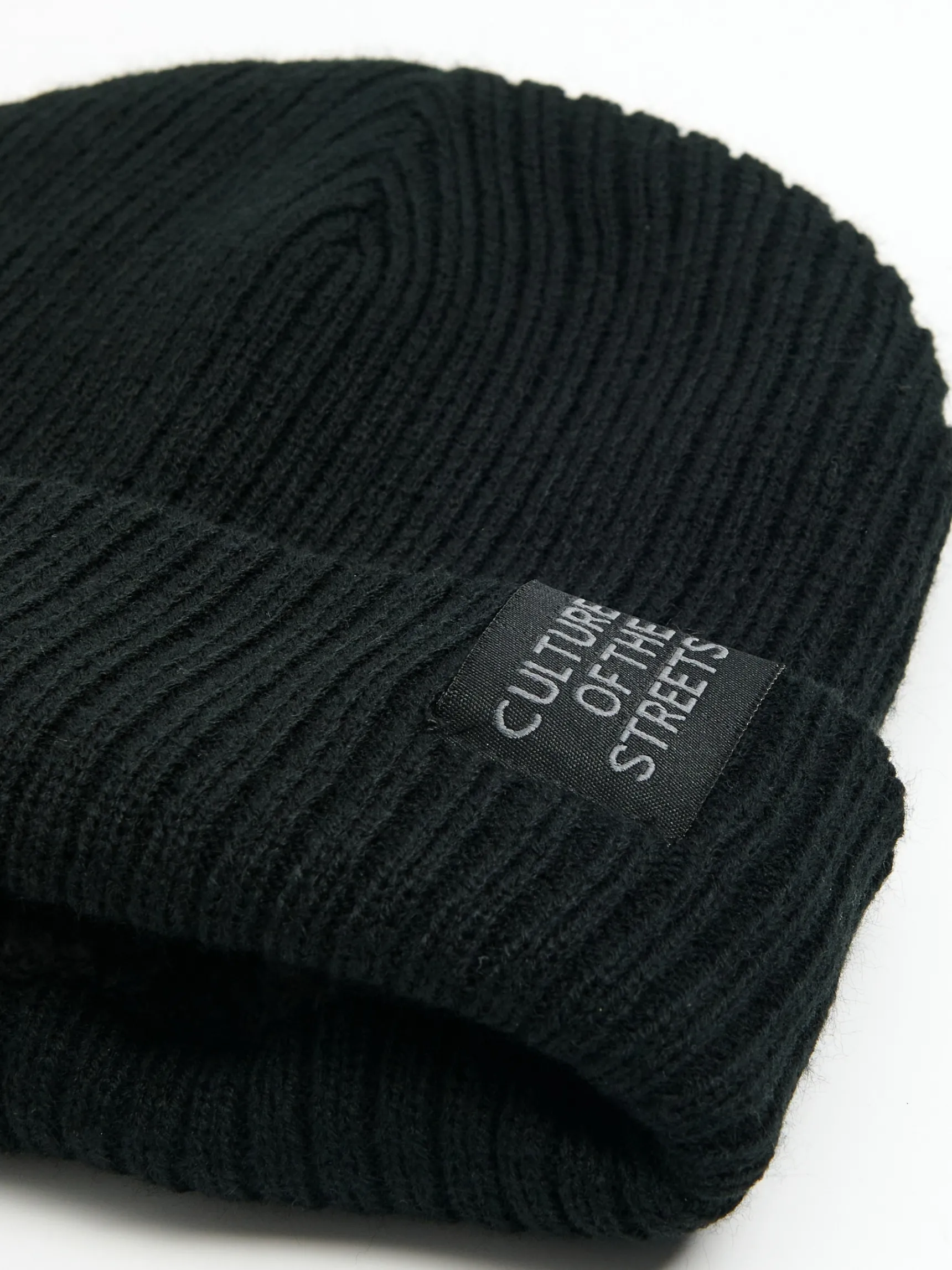 Cropp Czarna czapka beanie z naszywką | Czapki