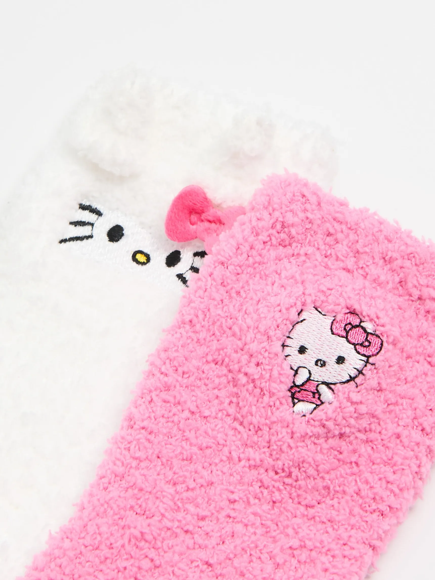 Cropp Pluszowe skarpetki Hello Kitty | Cozy | Skarpety, Rajstopy